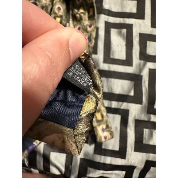 Irvine Park Olive/Blue/Creame Square & Circles detailing neck Tie‬ 100% Silk Gre - Picture 6 of 8